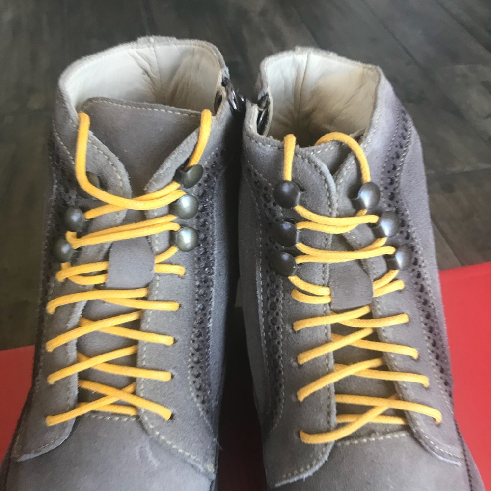 Donald J Pliner Wingtip Boots - Picture 7 of 8